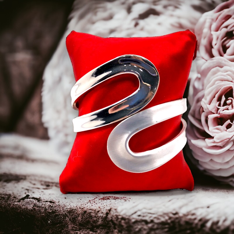 bransoletka sztywna na zatrzask